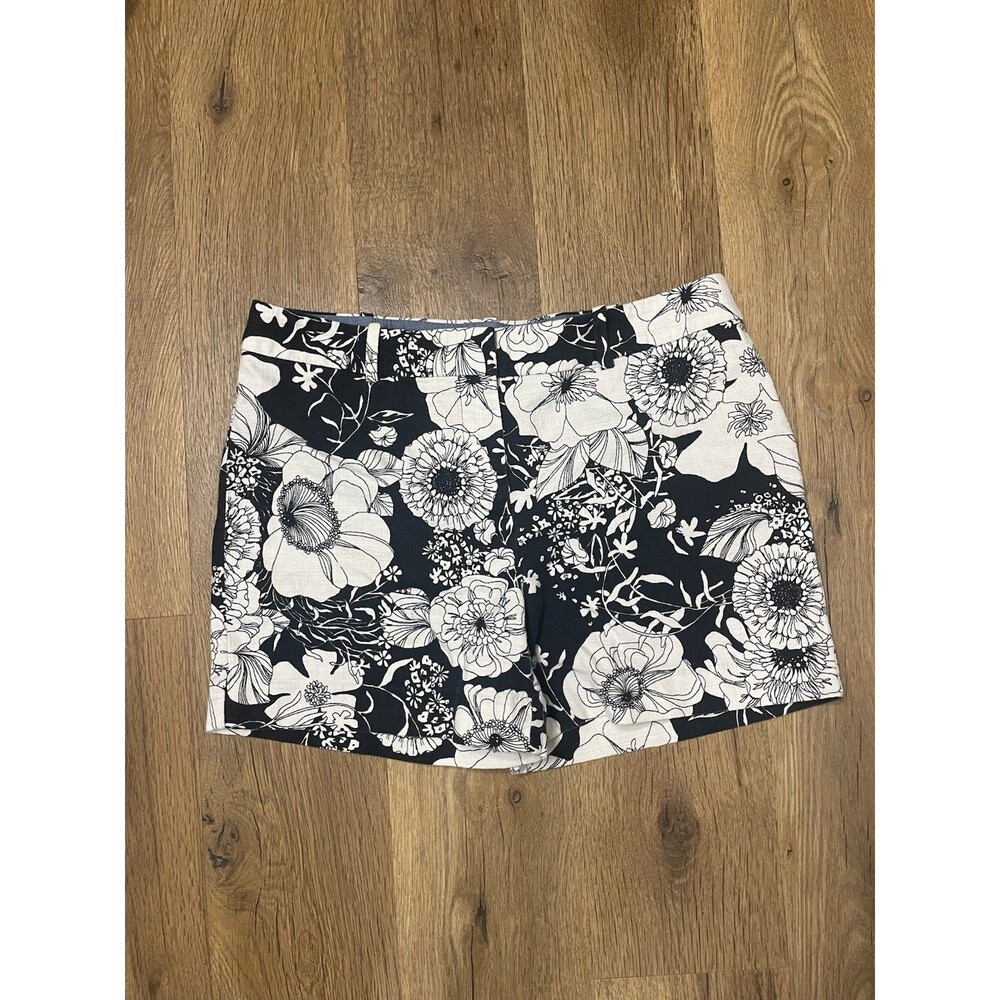Ladies Talbots Shorts Black & White Floral Cotton Blend  Size 8 Petite Tropical